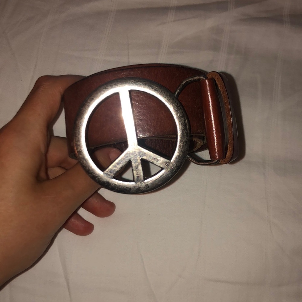American Eagle Outfitters peace sign belt